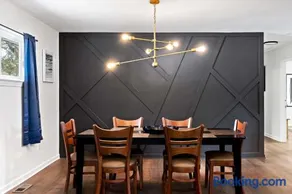 Mins to Downtown Chic & Modern - Elegant in Noir - Image 1