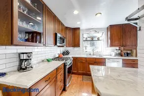 Ski getaway with amazing mountain views fireplace pool & river path access - Image 4