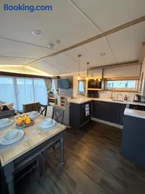Lakeland 3 Bed, Deluxe Caravan Sleeps 8 - Image 1