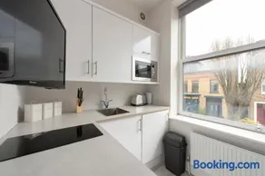 Fabulous Apartment in Superb location - Image 2