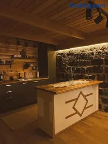 Mona Bungalov - Image 2