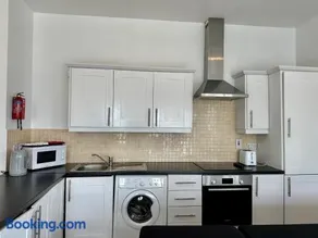 Skyline Vista Apartment - Image 4