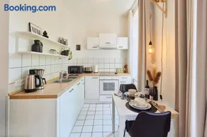 STUDIO3 zentral und ruhig mit Parkplatz, 5 min z Bali-T und GOP, Boxspringbett - Image 2