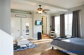 Private, plush in-law suite with private entrance - Image 1
