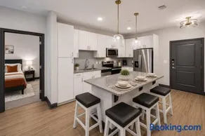 Modern 2BR Apartment with Gym, Pool and Parking - Image 3