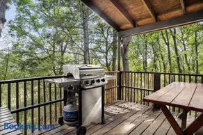 Secluded Cabin Hot Tub, Huge Deck, Fire Pit, WiFi - Image 4