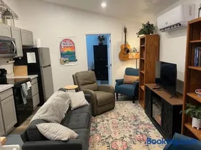 Cozy Cottage- just outside of the city! - Image 3