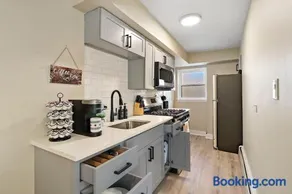 2BR Midway Getaway! l 20 min to downtown Chicago - Image 5