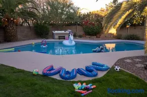 Sparkling SaltwtrPoolSpaFirepitNetflixNFL - Image 3