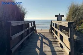 Idyllic Ocean View Oasis - Image 3