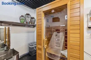 Lakefront Beach House - Sauna & Steam Pod Retreat - Image 3