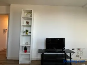 4 Bed Balcony Greenwich Retreat - Image 2