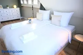 Luxus Lindenhof Apartments - Image 4