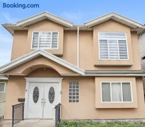 Bright and Comfy 4BR Home Ideal for Families - Image 3
