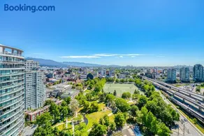 Central City Location, Bay View, One Free Parking - Image 1