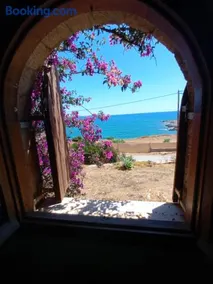 Byron's Studios Pori Beach Monemvasia - Image 2