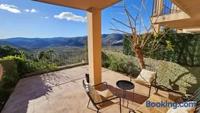 Quiet mountain townhouse with pool and WiFi - Image 2
