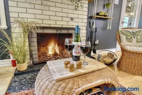 Le Chickadee Chalet, Near Mont-Tremblant, River & Beach View, Wooded Area - Image 3