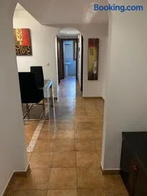 Apartamento con jardín privado y acceso a piscina - Image 2