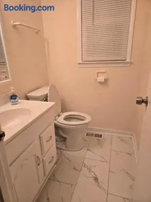 Private 4 bedroom home sleeps upto 12 - Image 4