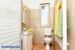 Spacious and cozy apartment with garden near Pula - Image 4