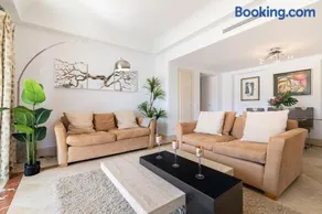 Waterside Marina Apartment - Image 4