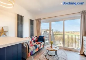 Wye Knot - Boutique 2 Bedroom Town House - Image 2