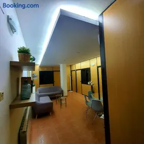 San Jorge, Parking Privado Gratis - Image 2