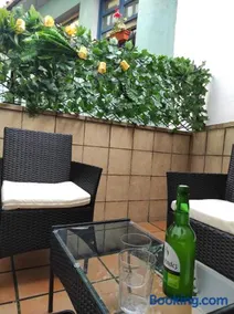 "ApartaCuento" Parking, Wifi y Terraza Casco Antiguo - Image 4