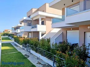 Paralia Ofriniou Iro Residence - Starlink net, Courtyard, Naturally Shaded Terrace, 100m from Beach and Top Taverns - Image 1