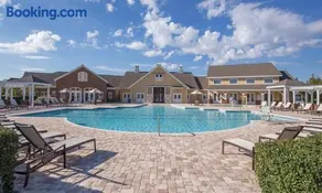 CW Governor's Green Four 2BR Suites Sleeps 32 - Image 2