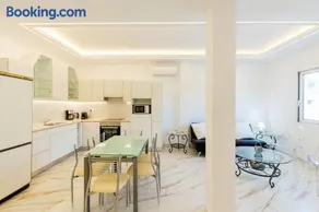 Forty-Two Bright 2-Bedroom Retreat in Molaoi - Image 3