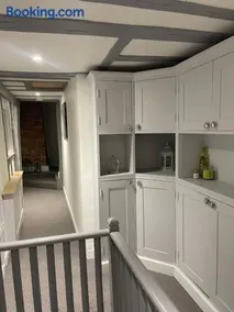 Charming Flat in the Heart of Castle Hedingham! - Image 5