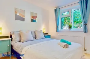 Super-Quiet Town Centre Flat 5 min Walk to Station - Image 4