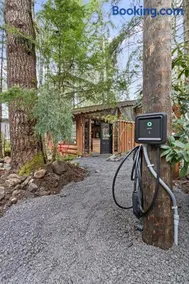 Unique Log cabin at Rainier with Hot Tub-Fast WiFi - Image 2