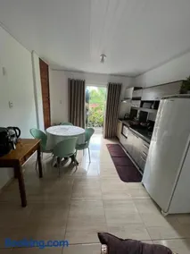 Casa completa e acolhedora, com garagem! - Image 2