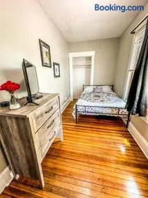 The Red House Albany NY 4 Bedroom Private Apartment - Image 3
