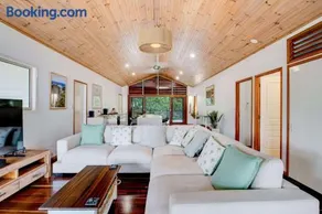 Sandalwood 50m to beach - Image 3