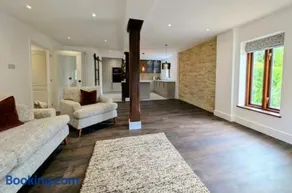 New Forest Riverside 2 Bedroom Parking - Image 1