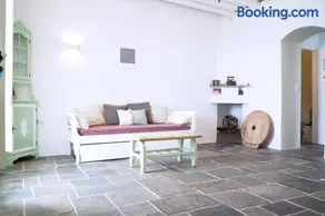 Sifnos waterfront house - Image 3