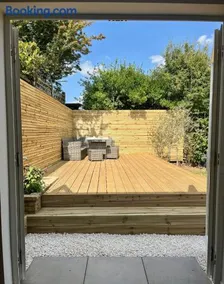 Olive Tree Brighton-Bright & Spacious 4 bedroom home with Garden & Free parking - Image 3