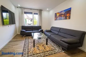 Deluxe Apartment - Image 1