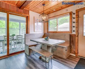 Family-Friendly Cabin Getaway On Castle Rock Lake Space to Relax & Play - Image 5