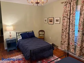 Downtown Harborview Heritage House 1838-Twin Suite - Image 2