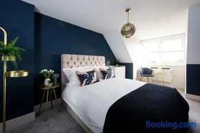 Luxury Penthouse ~ Super King Bed 5 min to Beach - Image 2
