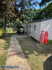 The Squirrel's Nest Stylish Modern Caravan Stay - Image 3