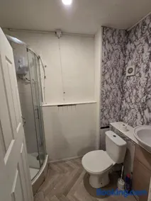 Basic flat near ferry port and beach - Image 3