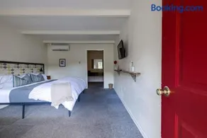 The Billy Motel Pet Friendly Room with Charm - Image 1