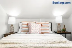 Spacious 4BR Home by Dtown Royal Oak - Image 2