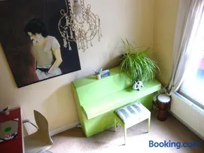 Lovely artist's home ecently refurbished - Image 3